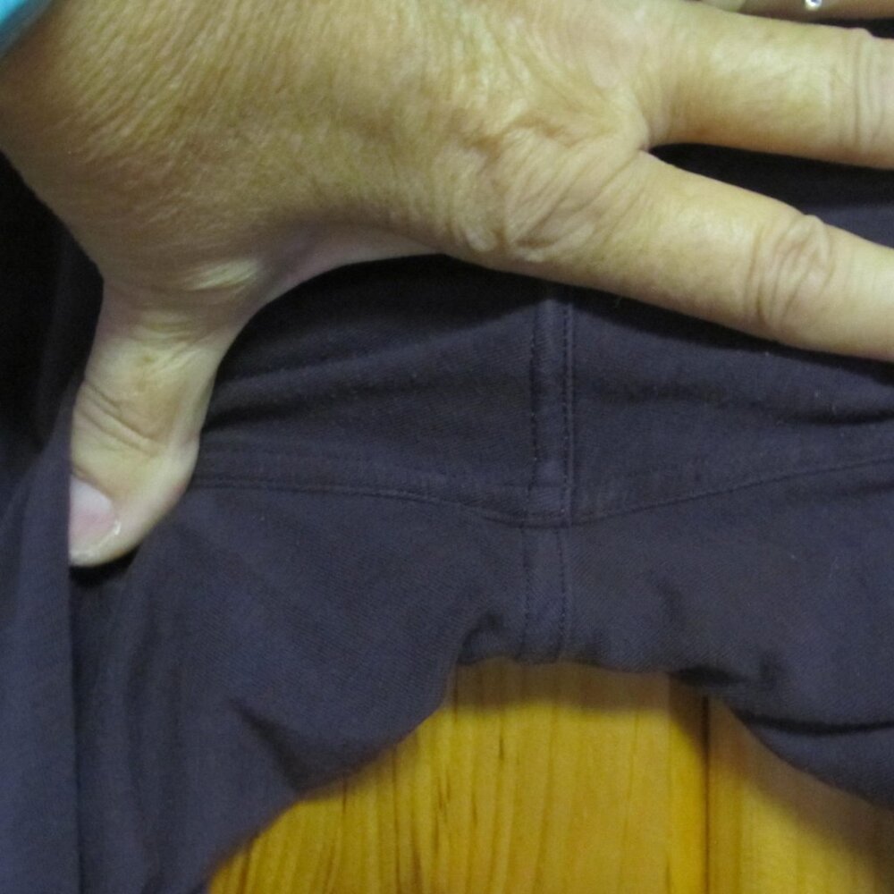 Lululemon Athletic Pants sz 4 Purple Leggings Lululemon Eggplant Purple 26x31 - Picture 7 of 8